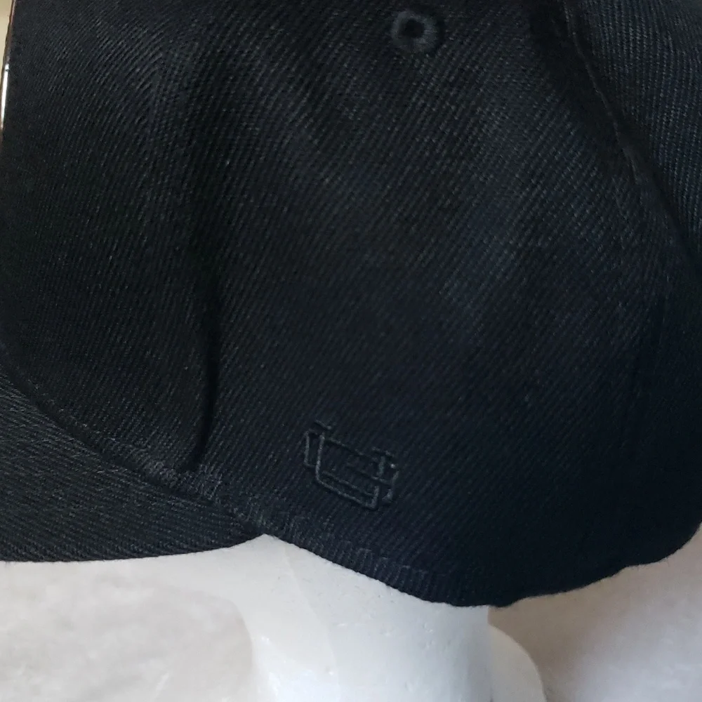 Los Angeles Lakers Black Cap. NWT.‎